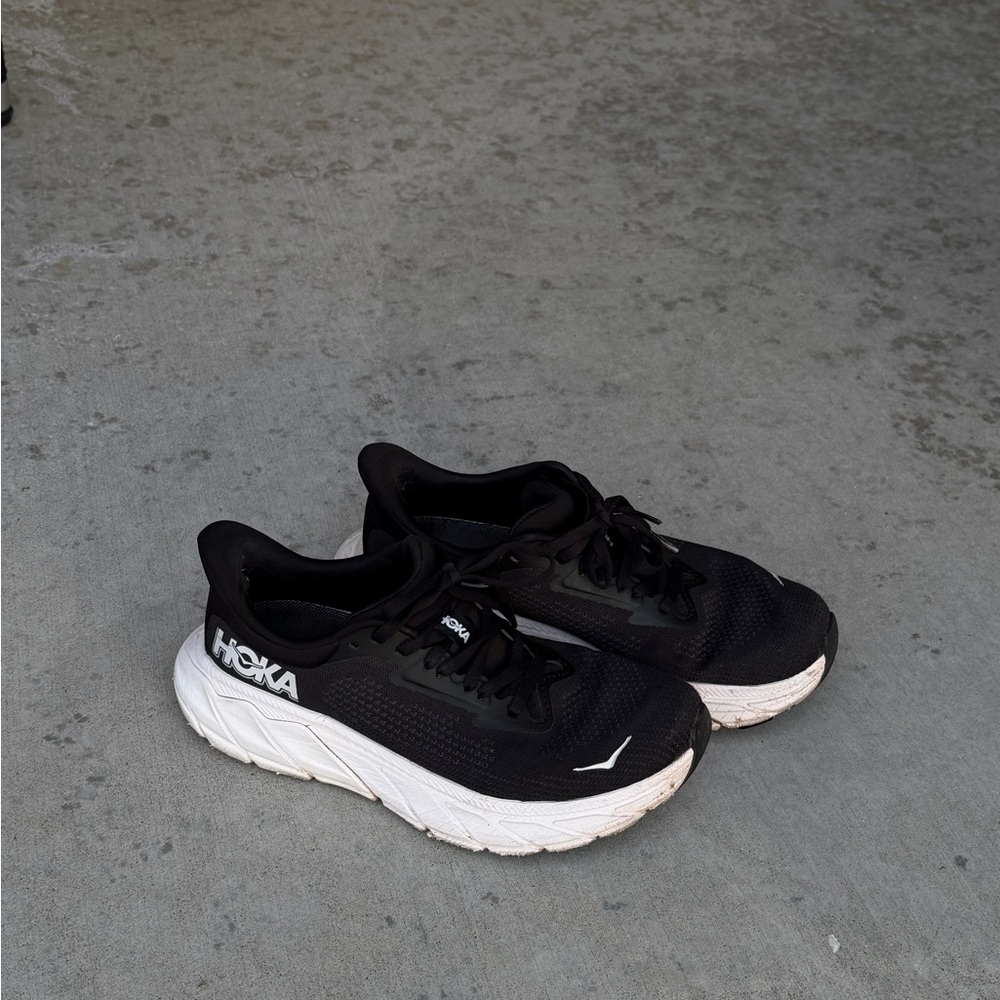 Hoka Black and White Athletic Shoes - Arahi 7